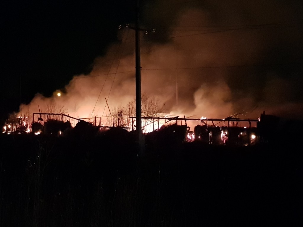 В Нягани сгорела бесхозная постройка, площадью 720 квадратных метров. ФОТО