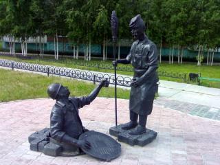Памятник сантехнику и дворнику, Нягань