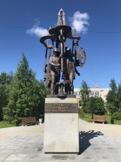 Памятник Нефтяных ремесел мастерам, Нягань