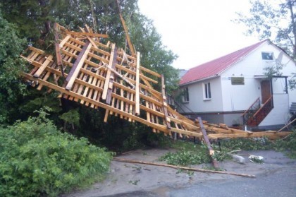 В Нягани 06.06.2006 года, был зафиксирован самый сильный ураган за всю историю города.