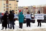 Многодетные и молодые семьи Югры провели акцию протеста против действий властей