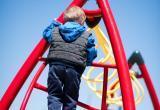Инженеру УК в Югре присудили ограничение свободы за падение ребёнка на детской площадке