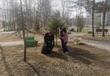 Сотрудники Няганской детской поликлиники приступили к весенней уборке прилегающей территории