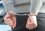 В Нягани задержали 44-летнего мужчину с наркотиками в перчатке