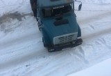 В Приурале на заброшенную стройку свозится снег. ФОТО