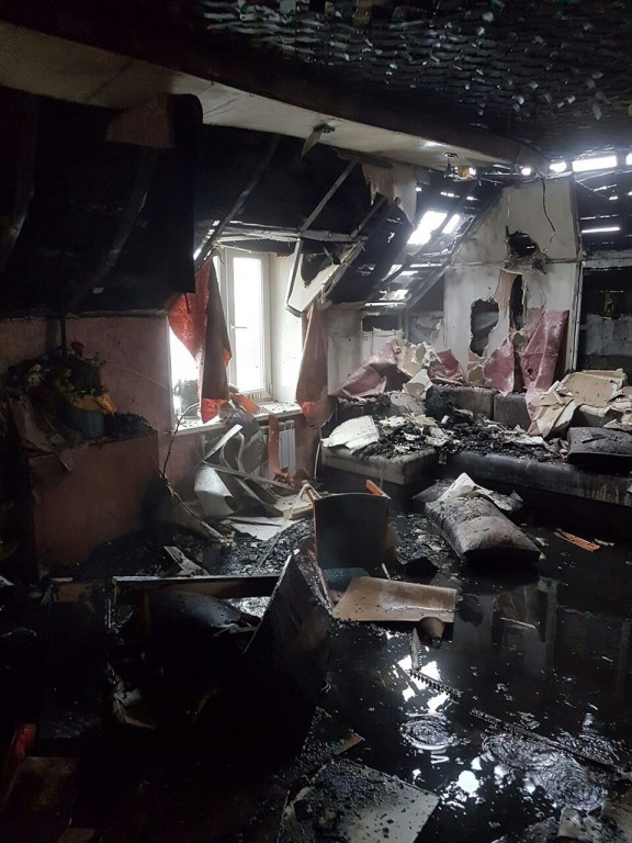 В Нягани сгорел дом по ул. Тихая. ФОТО
