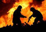 В Сургуте четыре человека отравились угарным газом во время пожара