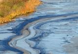 Нефтепродукты в реку в Сургуте намеренно слили из автоцистерны