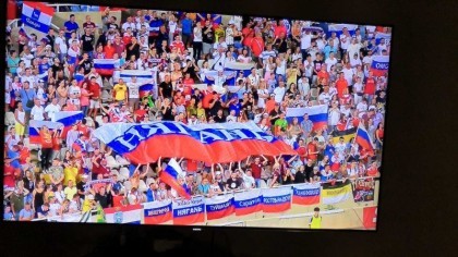 На матче Россия - Кипр самым большим банером болельщиков признан флаг с надписью "НЯГАНЬ"