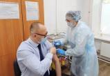 23 сотрудника Няганской окружной больницы прошли первый этап вакцинации от коронавируса