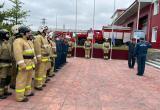 На территории 4 пожарно-спасательного отряда торжественно подняли флаг России в честь праздника. ВИДЕО