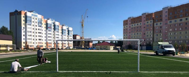 В Нягани завершается реконструкция футбольного поля в рамках реализации про...