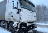На федеральной трассе "Тюмень-Ханты-Мансийск" в Тюменской области произошло ДТП с большегрузом
