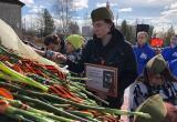Жители Нягани почтили память солдат Великой Отечественной войны возложением цветов Жители Нягани почтили память солдат Великой Отечественной войны возложением цветов