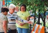 По средам и четвергам возле Центральной городской библиотеки Нягани можно взять книгу в отпуск