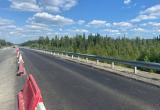 В Югре завершают укладку асфальтобетонного покрытия на двух мостах на участке трассы Югорск - Таежный