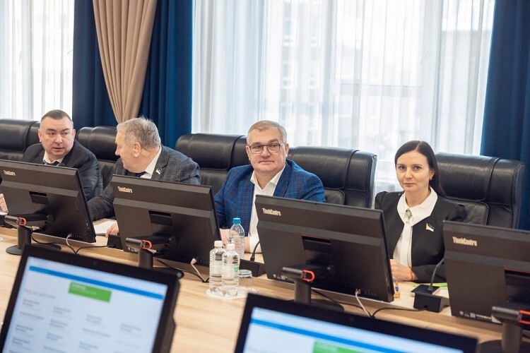 Депутаты &laquo;Единой России&raquo; в Нижневартовске подвели итоги полугодия: более 400 решенных проблем и 80 млн на проекты жителей