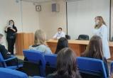 Учащиеся 9-х классов школ Нягани в рамках недели профориентации побывали на экскурсии в Детской поликлинике