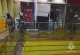 В Нягани в торгово-развлекательном центре сгорел магазин одежды. ФОТО