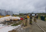 В Нягани на базе ГСМ противопожарные службы «ликвидировали» последствия разлива нефти. ФОТОРЕПОРТАЖ