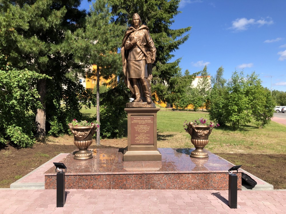 Фото Памятник военной медсестре