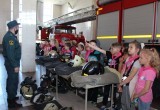 Воспитанники летнего лагеря при няганской школе №14 посетили 72 пожарно-спасательную часть. ФОТО 