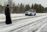 Священнослужители освятили аварийно-опасные участки няганских автодорог. ФОТО