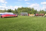 В день рождения Нягани открыли новую игровую площадку с мини-футбольным полем «Точка притяжения». ФОТО
