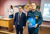 Сотрудники МЧС отмечают День спасателя Российской Федерации