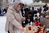 Няганцы зажгли свечи в память о погибших в результате теракта. ФОТО