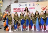В Нягани состоялся Марафон песен военных лет. «Песни и танцы Победы» исполнили дошкольники. ФОТО