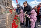 В Нягани торжественно открыли памятник Труженикам тыла. ФОТО