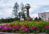 В Нягани специалисты произвели пробную посадку тюльпанов на городской клумбе