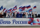 Порядка 30 машин присоединились к автопробегу в Нягани, посвященному Дню России. ФОТО