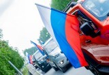 Порядка 30 машин присоединились к автопробегу в Нягани, посвященному Дню России. ФОТО