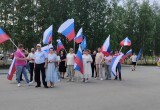 Порядка 30 машин присоединились к автопробегу в Нягани, посвященному Дню России. ФОТО