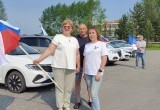 Порядка 30 машин присоединились к автопробегу в Нягани, посвященному Дню России. ФОТО