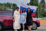 Порядка 30 машин присоединились к автопробегу в Нягани, посвященному Дню России. ФОТО