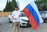 Порядка 30 машин присоединились к автопробегу в Нягани, посвященному Дню России. ФОТО