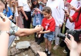 В Нягани подняли на поверхность капсулу поколений, заложенную в 2005 году для будущих жителей. ФОТО