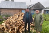 Депутат Думы Нягани Осман Имамерзаев оказал поддержку няганцам - доставил несколько партий колотых дров
