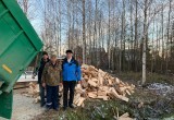 Депутат Думы Нягани Осман Имамерзаев оказал поддержку няганцам - доставил несколько партий колотых дров
