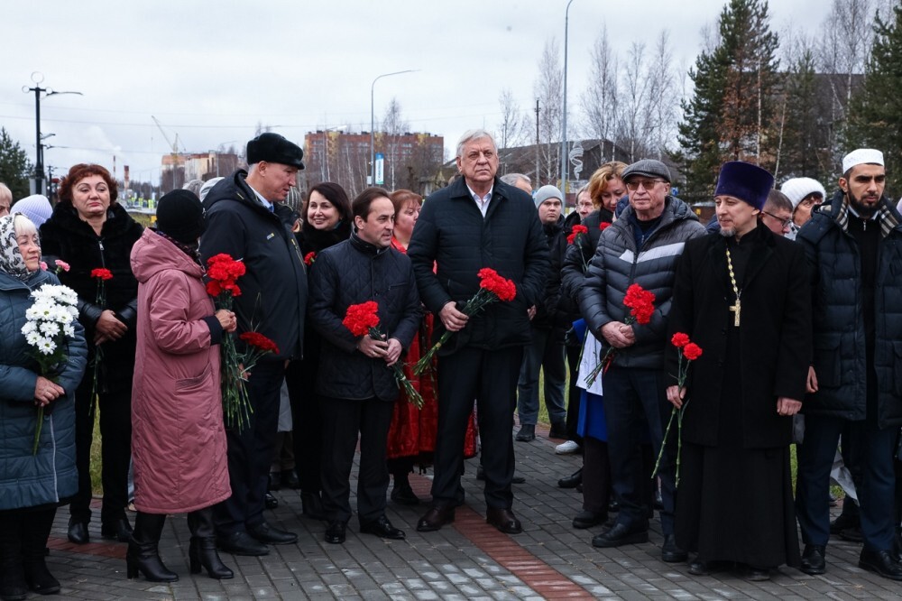 В Нягани прошла акция «Колокол памяти», посвящённая Дню памяти жертв политических репрессий В Нягани прошла акция «Колокол памяти», посвящённая Дню памяти жертв политических репрессий