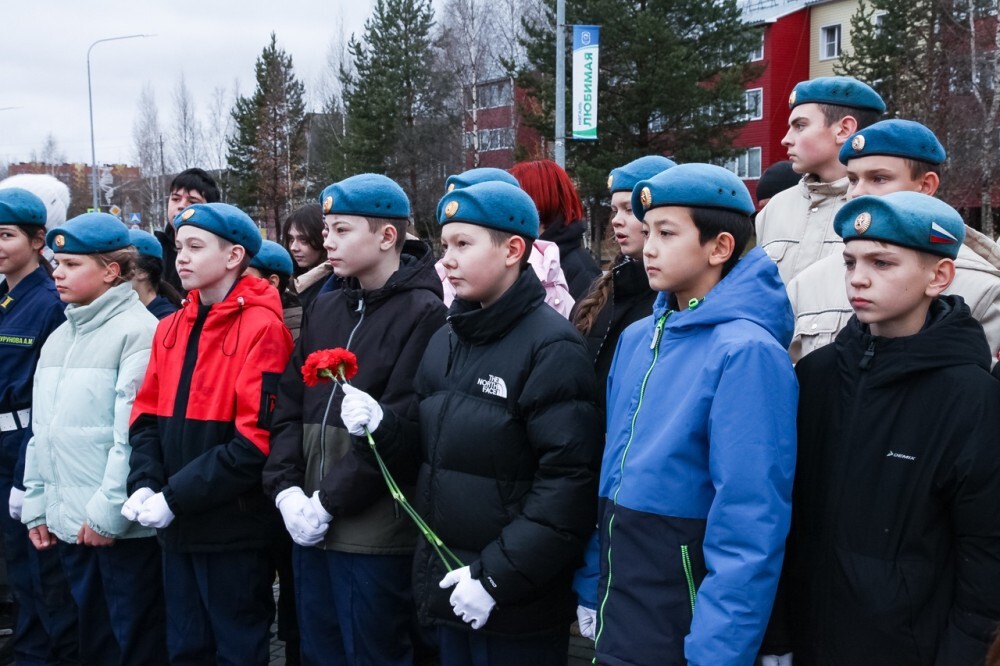 В Нягани прошла акция «Колокол памяти», посвящённая Дню памяти жертв политических репрессий В Нягани прошла акция «Колокол памяти», посвящённая Дню памяти жертв политических репрессий