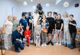 &laquo;Дед Мороз &ndash; единоросс&raquo; поздравил с наступающим Новым годом юных няганцев в Окружной больнице. ФОТО