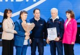 В Нягани на праздничном концерте ко Дню семьи выступили семейные дуэты и трио. ФОТО