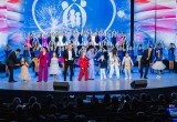 В Нягани на праздничном концерте ко Дню семьи выступили семейные дуэты и трио. ФОТО