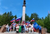 Более 30 машин присоединились в Нягани к автопробегу, посвященному Дню России