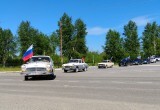 Более 30 машин присоединились в Нягани к автопробегу, посвященному Дню России
