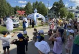 Для жителей микрорайона &laquo;Дорожник&raquo; в Нягани провели День добрососедства &laquo;Выходи гулять&raquo;. ФОТО